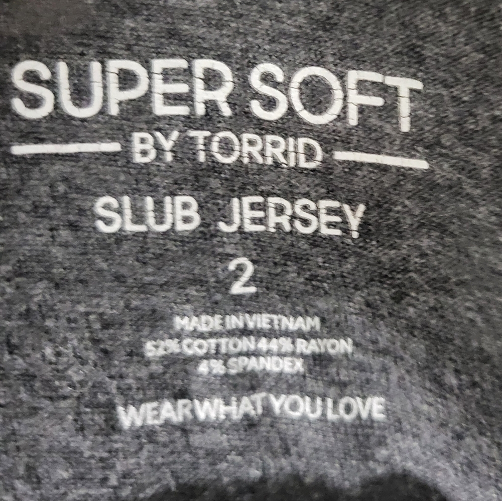 Torrid Womens Super Soft Slub Gray Skull Graphic T-Shirt Size 2 - Picture 2 of 6